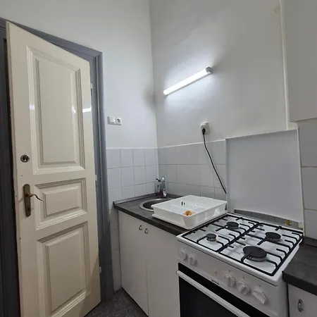 E13 - Close To New York Palace Apartment *