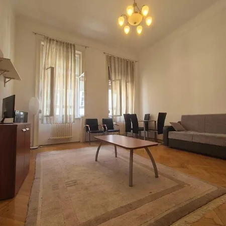 E13 - Close To New York Palace Apartment
