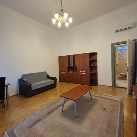 Apartment E13 - Close To New York Palace Budapest