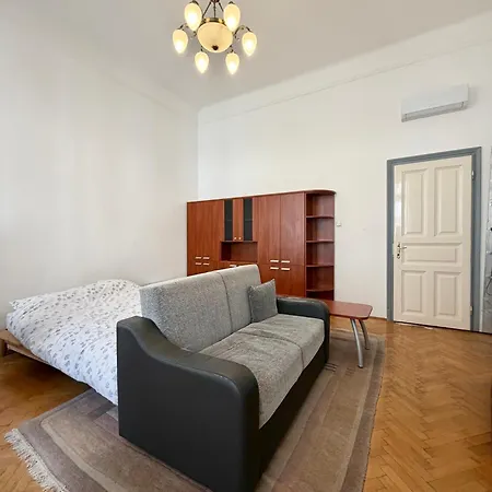 Apartman E13 - Close To New York Palace