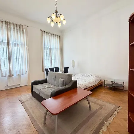 Appartamento E13 - Close To New York Palace