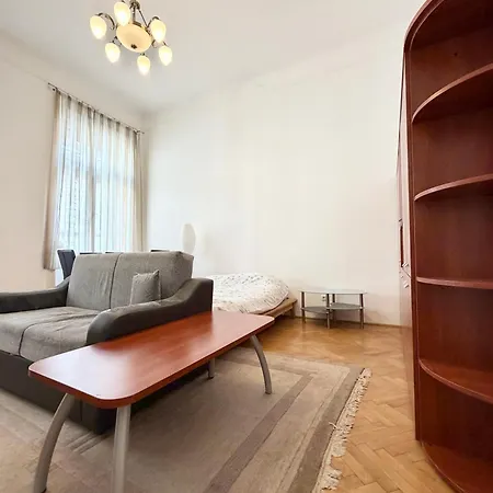E13 - Close To New York Palace * Budapest