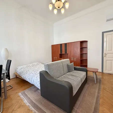 Appartamento E13 - Close To New York Palace *