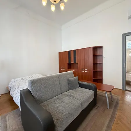 E13 - Close To New York Palace Apartman Budapest