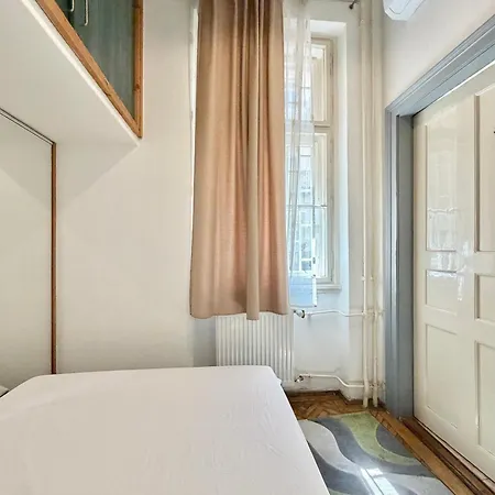 Appartamento E13 - Close To New York Palace *