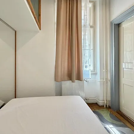 Appartamento E13 - Close To New York Palace