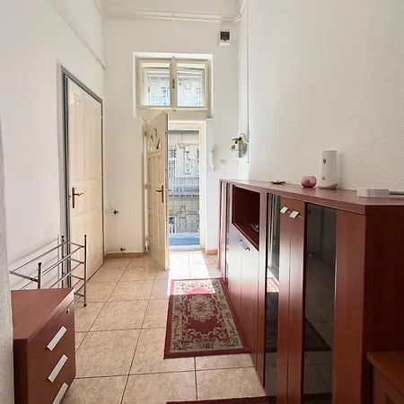 E13 - Close To New York Palace * Budapest