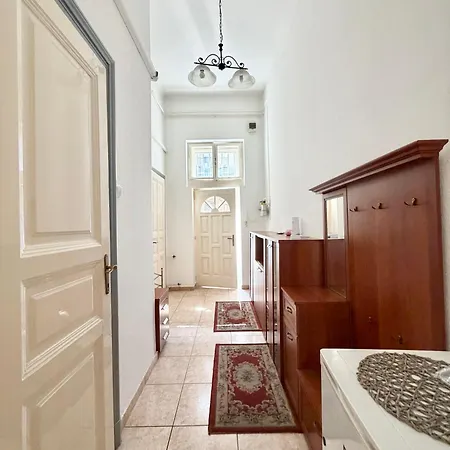 Appartamento E13 - Close To New York Palace