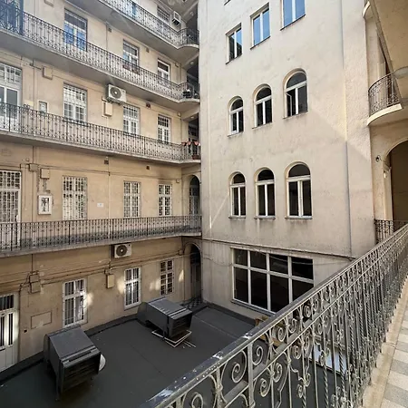 Appartamento E13 - Close To New York Palace *
